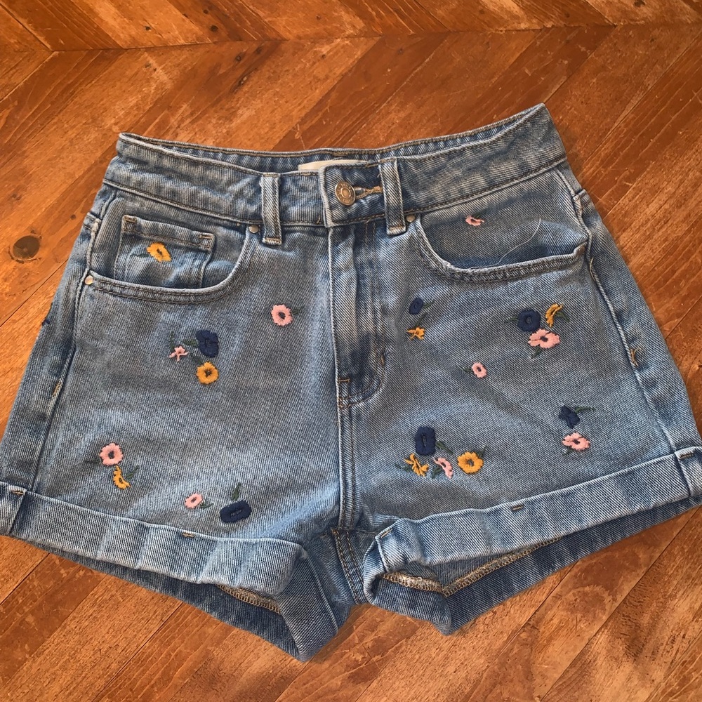 Pacsun Flower Embroidered Jean Shorts Size 23